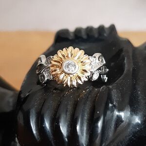 NWOT  Gold plated Sunflower ring